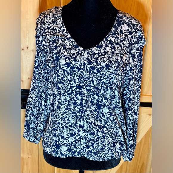 Lucky Brand Navy White Floral Top Neck Shoulder Ruffle Prairie Trad Size M - Picture 4 of 11